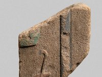Aeg S 30  Aeg S 30, Fragment eines Wandreliefs, Sandstein, 9,0 cm x 7,0 cm, Dicke 3,3 cm : Bestandskatalog Ägypten, Museumsfoto: Claus Cordes